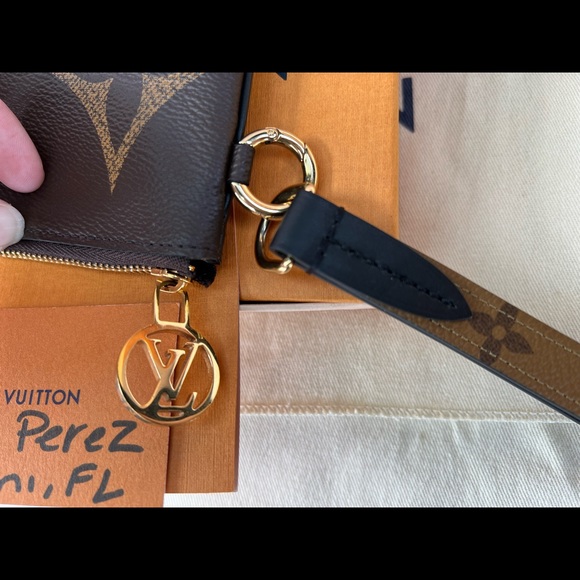 Pouch and wristlet from the pochette trio, includes copy of receipt! Like new! - Picture 5 of 9